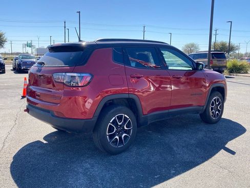 Used 2025 Jeep Compass Trailhawk image 5