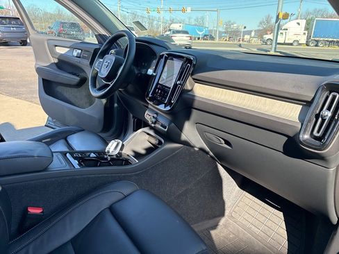 Certified 2023 Volvo XC40 B5 Ultimate w/ Protection Package Premier AWD/4WD image 36