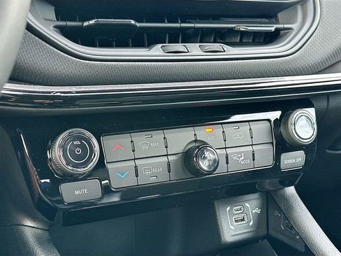 New 2026 Jeep Compass Latitude image 10