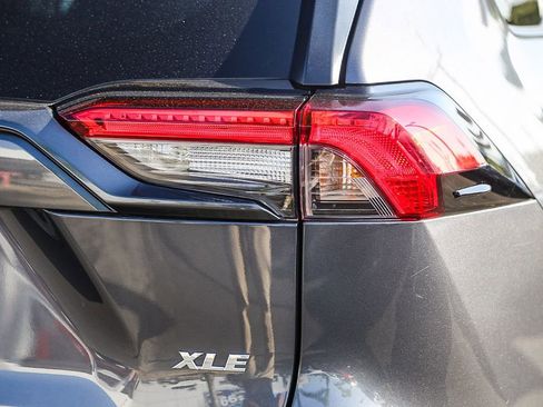 Used 2021 Toyota RAV4 XLE image 9