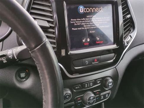 Used 2019 Jeep Cherokee Limited image 28