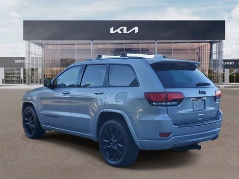 Used 2019 Jeep Grand Cherokee Altitude RWD image 4