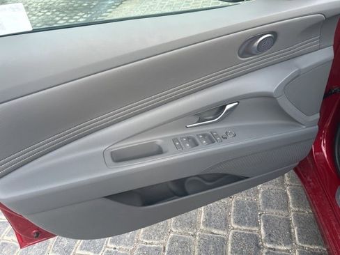 New 2025 Hyundai Elantra SEL image 12