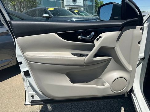 Used 2018 Nissan Rogue Sport SV AWD/4WD image 16