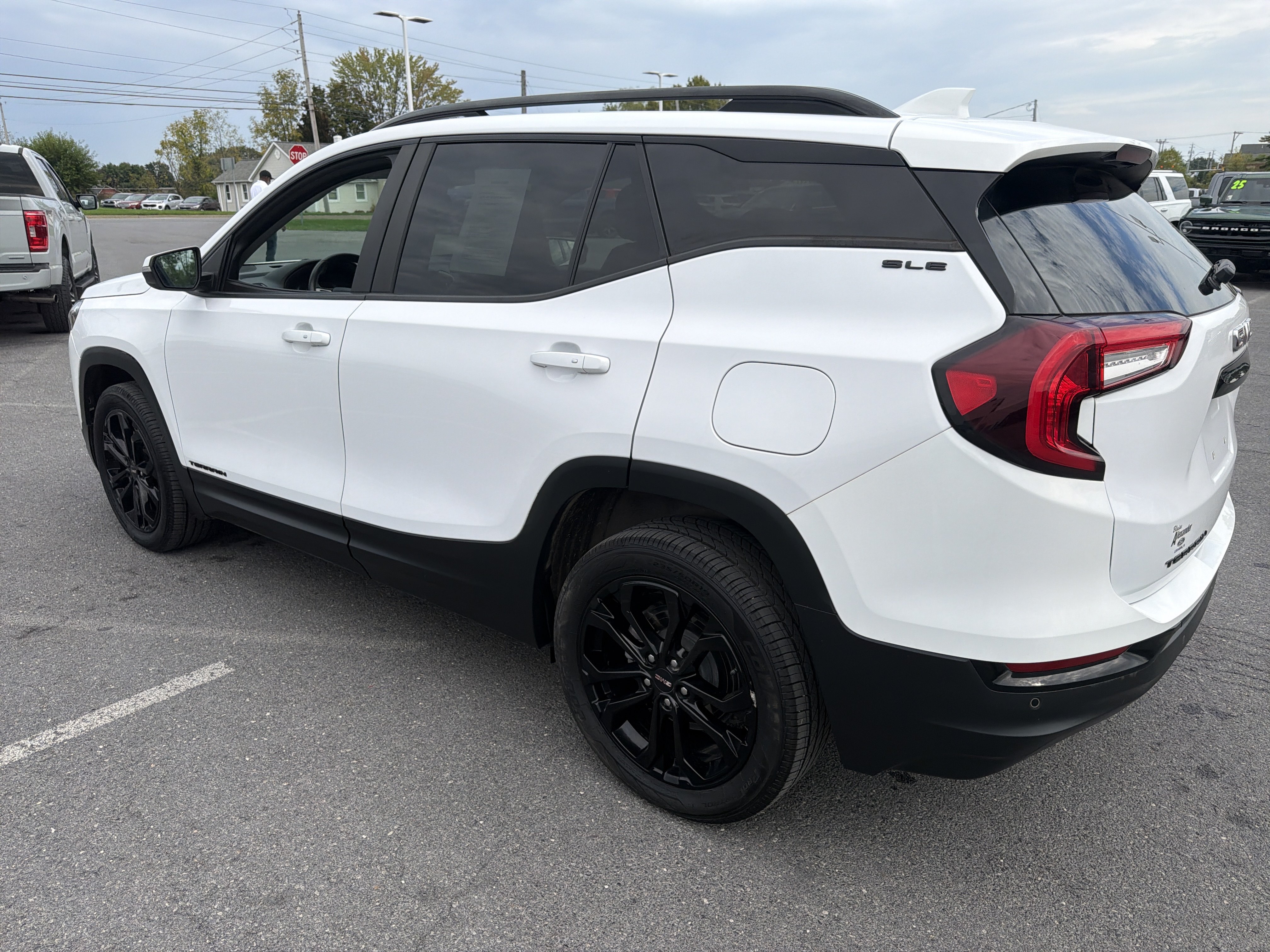 Used 2022 GMC Terrain SLE w/ Driver Convenience Package AWD/4WD image 6