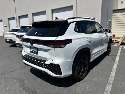Certified 2026 Volkswagen Tiguan SE R-Line FWD image 6