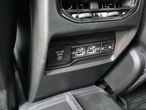 Used 2023 Jeep Grand Cherokee Limited AWD/4WD image 8
