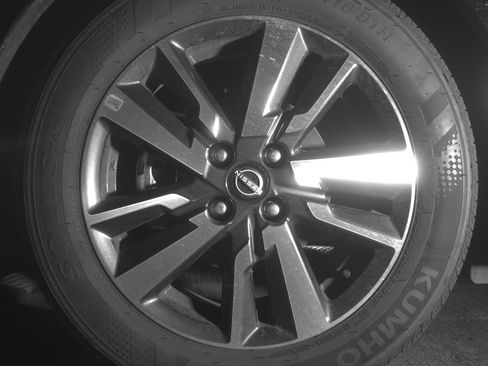 Used 2025 Nissan Versa SV FWD image 12