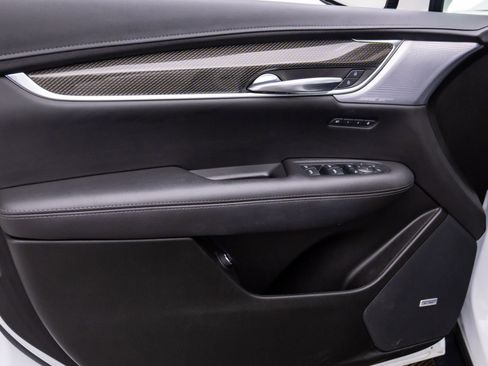 Certified 2022 Cadillac XT5 Sportv w/ LPO, Floor Liner Package image 15