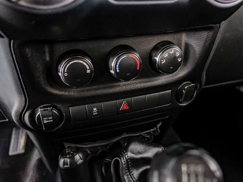 Used 2018 Jeep Wrangler Sport AWD/4WD image 24