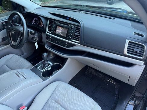 Used 2018 Toyota Highlander LE FWD image 26