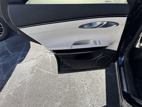 Used 2025 Genesis GV70 2.5T image 21