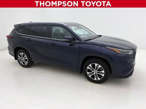 Used 2024 Toyota Highlander XLE image 1