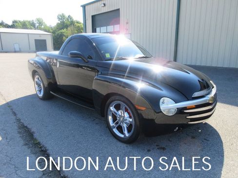 Used 2004 Chevrolet SSR w/ Preferred Equipment Group RWD image 7