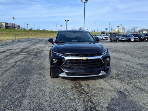 Used 2025 Chevrolet Blazer LT image 3