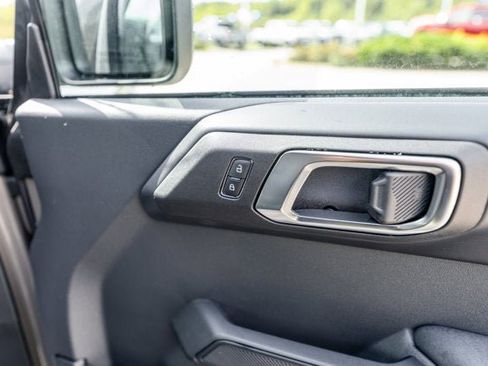 New 2025 Ford Bronco Badlands image 22