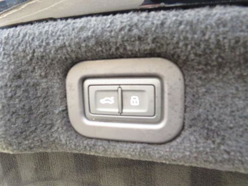 Used 2023 Bentley Flying Spur W12 image 35