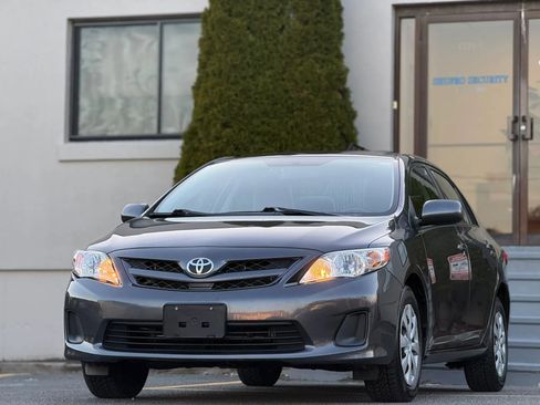 Used 2011 Toyota Corolla LE image 1