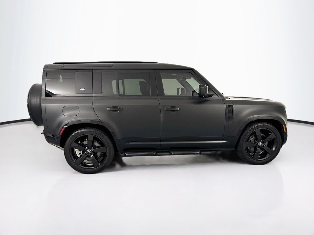 Certified 2024 Land Rover Defender 110 X-Dynamic SE AWD/4WD image 4