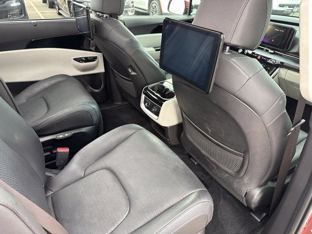 Used 2023 Kia Carnival SX Prestige FWD image 11