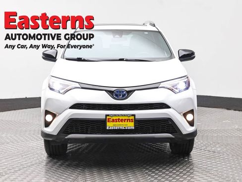 Used 2018 Toyota RAV4 SE AWD/4WD image 2