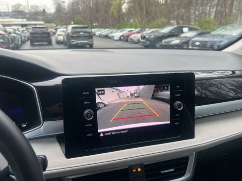 Used 2025 Volkswagen Taos SE image 20