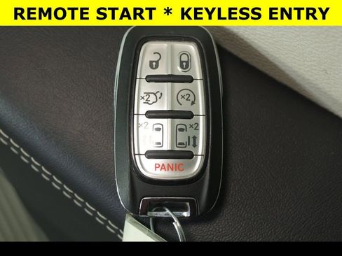 Used 2024 Chrysler Pacifica Touring-L image 7