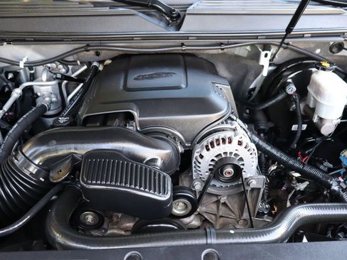 Used 2011 Cadillac Escalade AWD image 40