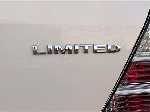 Used 2009 Ford Taurus Limited image 9