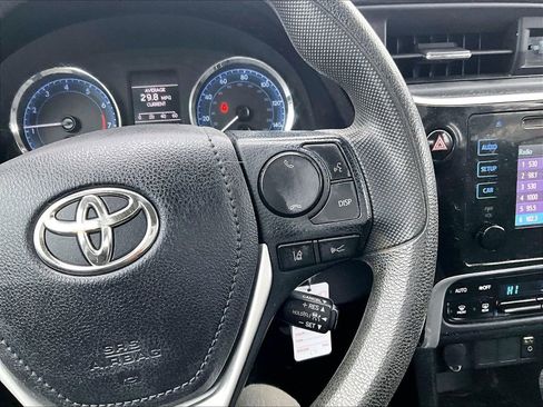 Used 2019 Toyota Corolla LE image 11