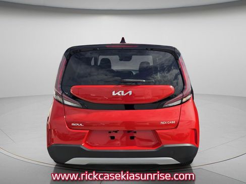 Used 2023 Kia Soul LX w/ LX Technology Package FWD image 5