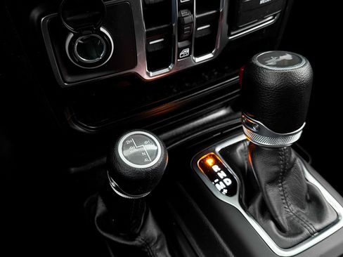 Used 2022 Jeep Wrangler Unlimited Sport AWD/4WD image 7