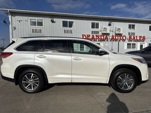 Used 2017 Toyota Highlander XLE image 9
