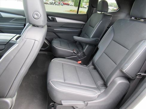 Used 2025 Buick Enclave Preferred image 28