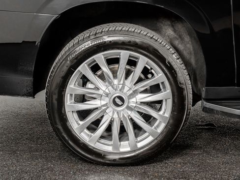 Used 2024 Cadillac Escalade ESV Premium Luxury image 9