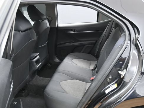 Used 2018 Toyota Camry LE FWD image 27