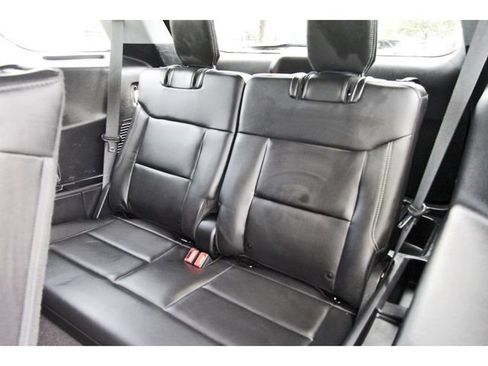 Used 2022 Ford Explorer XLT w/ Equipment Group 202A RWD image 12