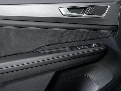 Certified 2025 Volkswagen Atlas Cross Sport SE image 7