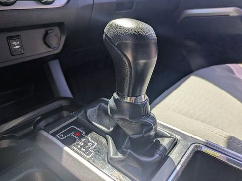 Used 2018 Toyota Tacoma SR5 AWD/4WD image 28