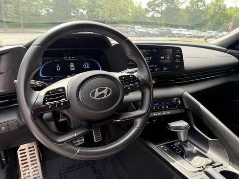 Used 2025 Hyundai Elantra Sport FWD image 13