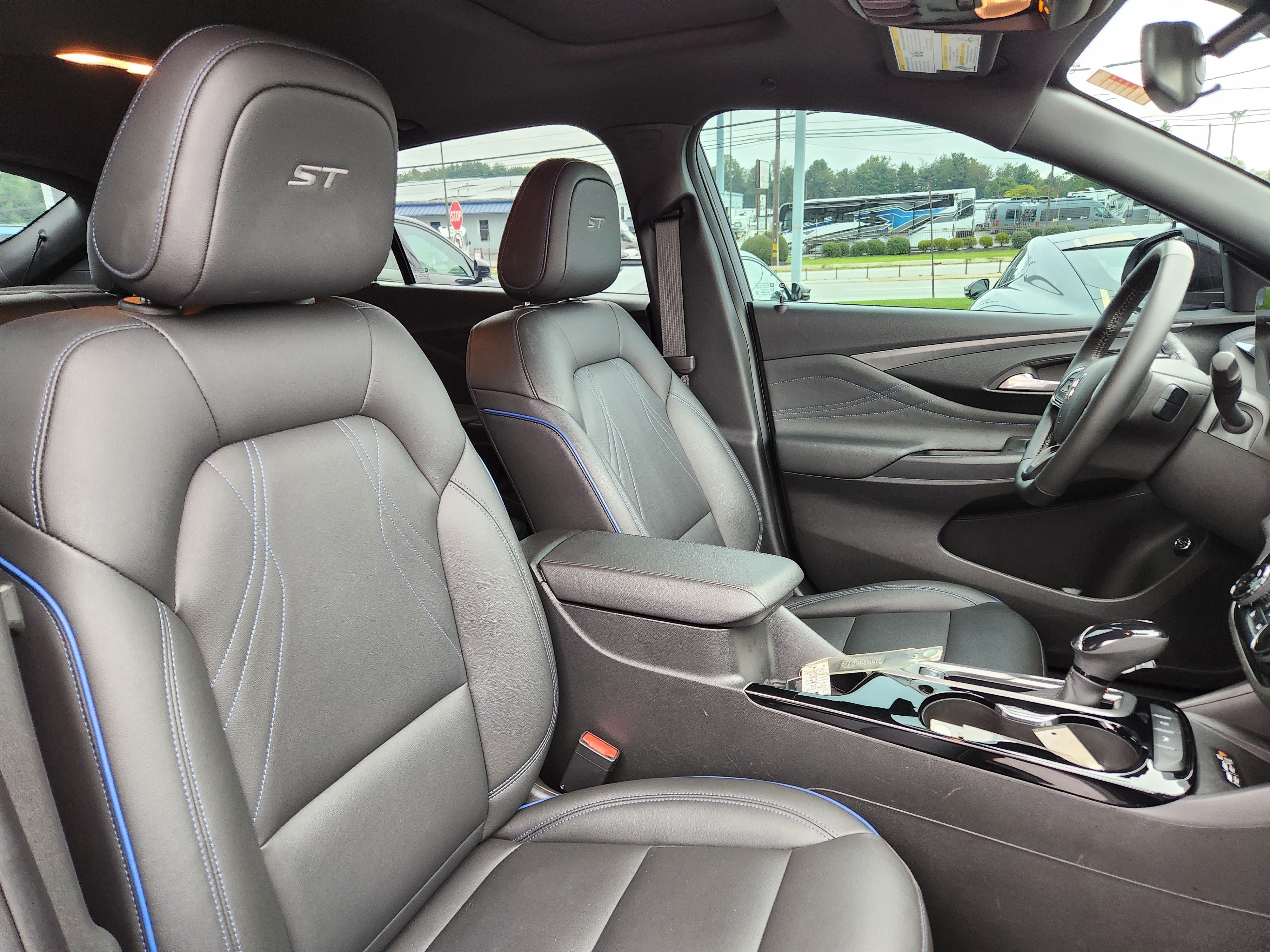 Used 2025 Buick Envista Sport Touring w/ Convenience I Package FWD image 16
