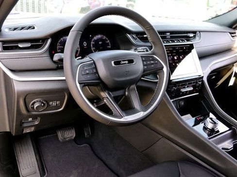 New 2025 Jeep Grand Cherokee L Laredo image 8