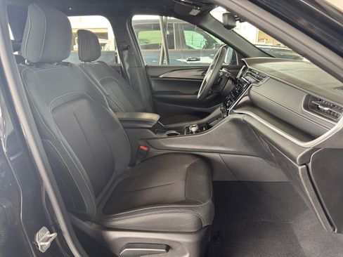 Used 2024 Jeep Grand Cherokee Laredo X RWD image 30