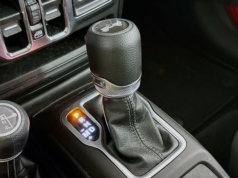 Used 2025 Jeep Wrangler Sport S image 24