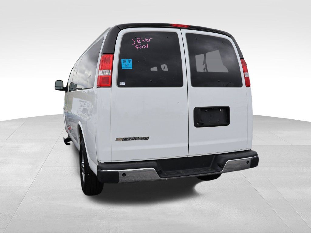 Used 2025 Chevrolet Express 3500 LT w/ LT Preferred Equipment Group RWD image 22