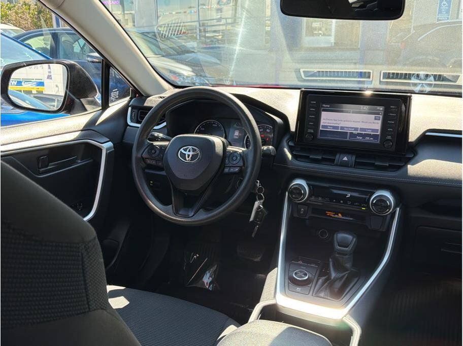 Used 2019 Toyota RAV4 LE w/ Carpet Mat Package AWD/4WD image 5