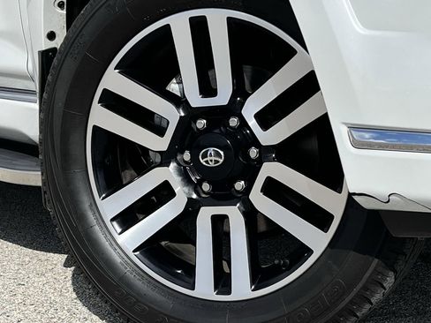 Used 2024 Toyota 4Runner Limited AWD/4WD image 28