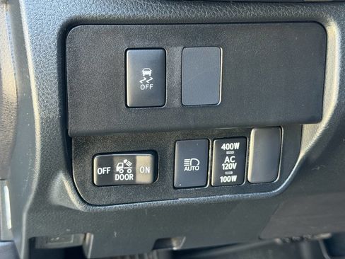 Used 2021 Toyota Tacoma TRD Sport w/ TRD Premium Sport Package AWD/4WD image 32
