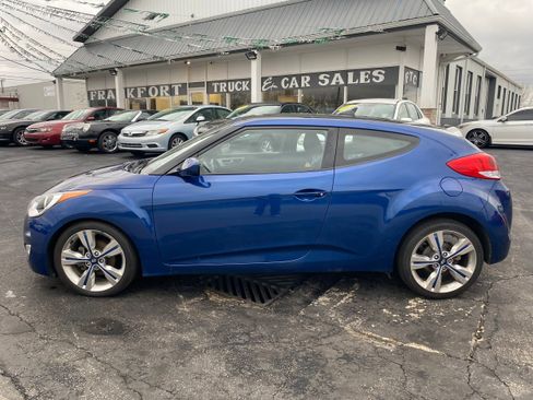 Used 2017 Hyundai Veloster Value Edition image 8