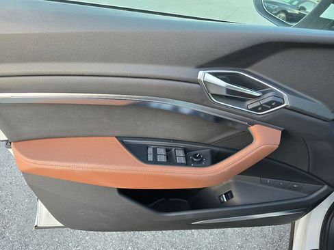 Used 2024 Audi Q8 e-tron Premium Plus image 17